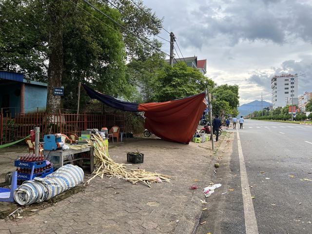 Lai Châu: Giải tỏa hành lang ATGT - Ảnh 6.