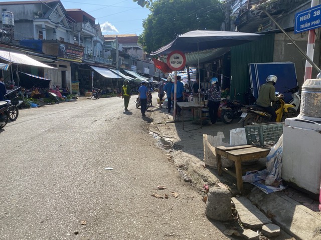 Lai Châu: Giải tỏa hành lang ATGT - Ảnh 9.