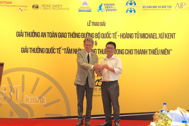 Trao giải thưởng quốc tế "Tầm nhìn không thương vong cho thanh thiếu niên" - Ảnh 3. Trao giải thưởng quốc tế "Tầm nhìn không thương vong cho thanh thiếu niên" - Ảnh 3.