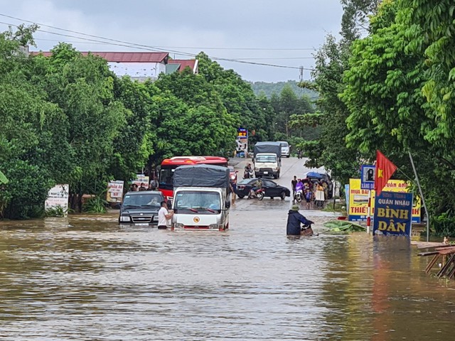 Công an huyện Lục Nam: Nỗ lực triển khai các giải pháp đảm bảo TTATGT - Ảnh 8.