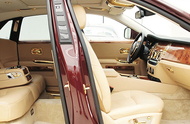 Rolls-Royce Ghost "mạ vàng" của ông Trịnh Văn Quyết được đấu giá để trừ nợ - Ảnh 3.