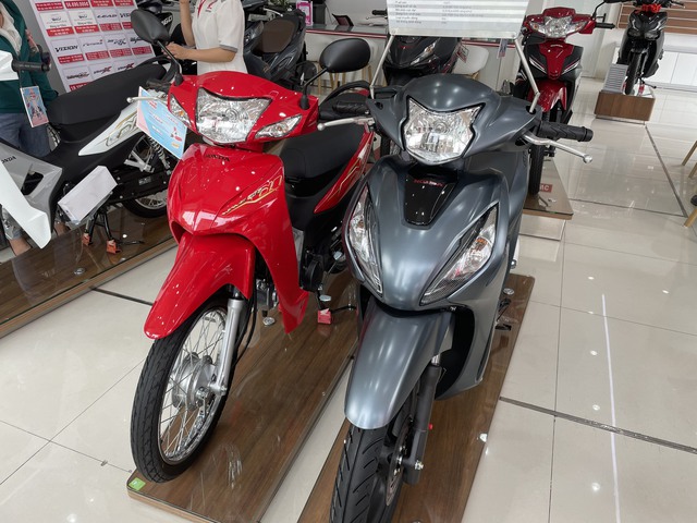 Xe máy Honda đồng loạt tăng giá mạnh trong mùa sinh viên nhập trường - Ảnh 4. Xe máy Honda đồng loạt tăng giá mạnh trong mùa sinh viên nhập trường - Ảnh 4.