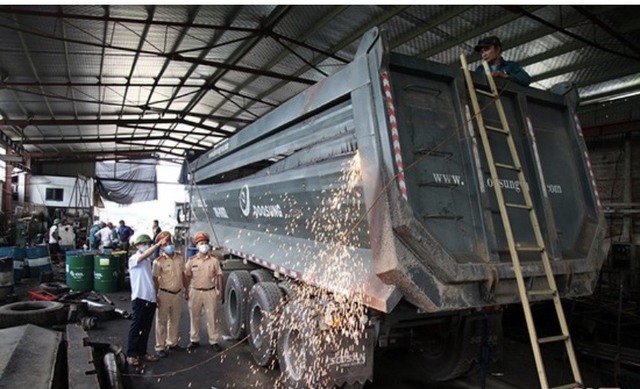 CSGT Hà Tĩnh xử lý 300 vi phạm nồng độ cồn, ma túy - Ảnh 1.