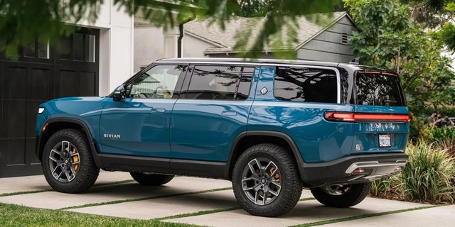 Rivian R1S 2022