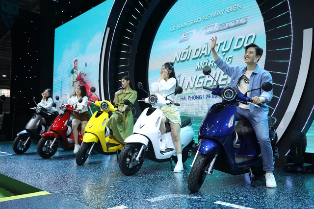 VinFast chính thức được bàn giao lô Evo 200 đầu tiên - Ảnh 2.