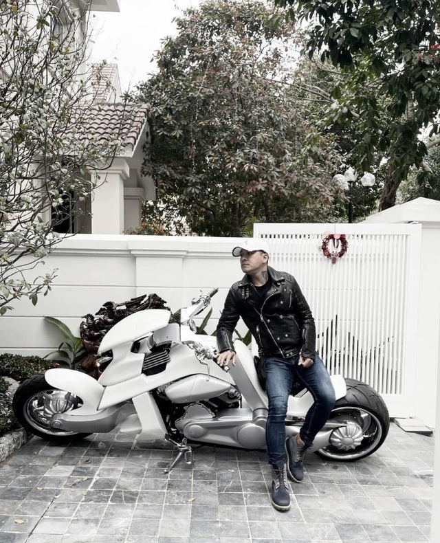 Magna 750 biến hình thành “quái thú” hầm hố hơn V-Rex Travertson của ca sĩ Tuấn Hưng - Ảnh 1.