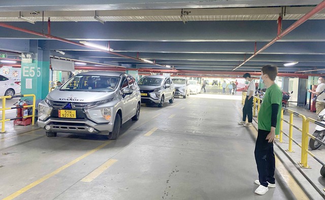 Hành khách đi máy bay giảm sân bay Tân Sơn Nhất hết kẹt xe - Ảnh 6.