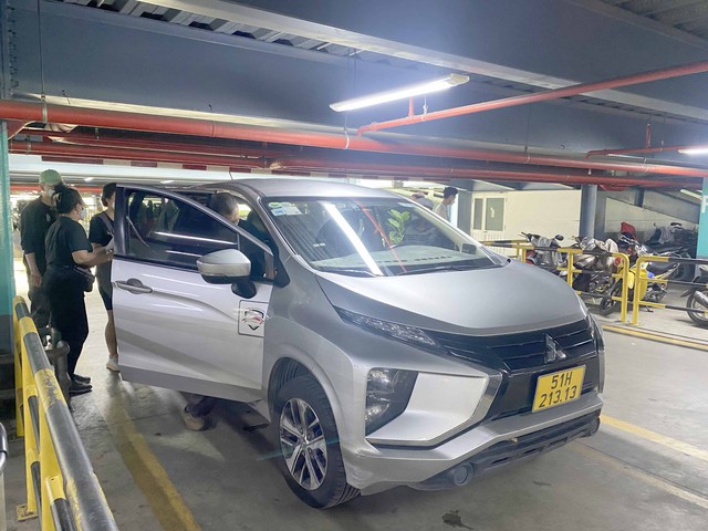 Hành khách đi máy bay giảm sân bay Tân Sơn Nhất hết kẹt xe - Ảnh 3.