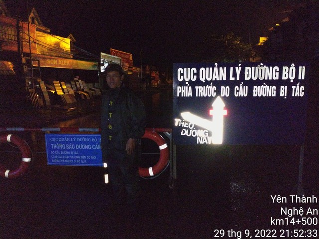 Nghệ An: Hoàn lưu bão số 4-Noru khiến nhiều tuyến đường bị ảnh hưởng nghiêm trọng - Ảnh 7.