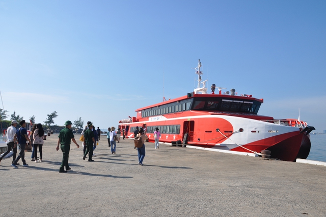 Ba doanh nghiệp đề nghị Quảng Ngãi dừng mở thêm tuyến Sa Kỳ - Lý Sơn, chủ tàu Phú Quốc nói gì? - Ảnh 2. Ba doanh nghiệp đề nghị Quảng Ngãi dừng mở thêm tuyến Sa Kỳ - Lý Sơn, chủ tàu Phú Quốc nói gì? - Ảnh 2.