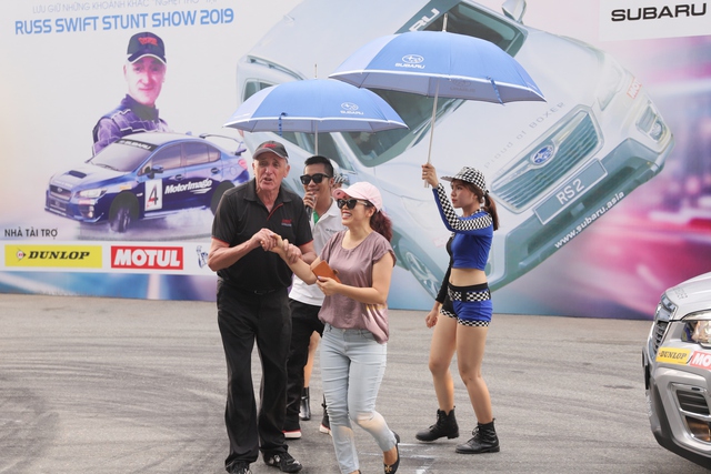 Có những gì trong “Siêu” trình diễn ô tô mạo hiểm của Subaru Russ Swift? - Ảnh 1.