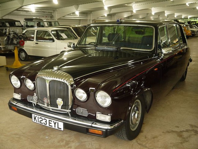 Bộ sưu tập 10 chiếc xe nổi bật nhất của Nữ hoàng Anh - Ảnh 5. Bộ sưu tập 10 chiếc xe nổi bật nhất của Nữ hoàng Anh - Ảnh 5.