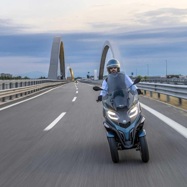 Piaggio sắp đưa mẫu xe may 3 bánh sắp về Việt Nam, người lái cần có giấy phép hạng A3 hay A2? - Ảnh 1.