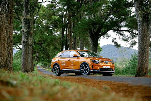 Mẫu xe thuần điện VinFast VF 8 đang được người tiêu dùng trong nước ưa chuộng.