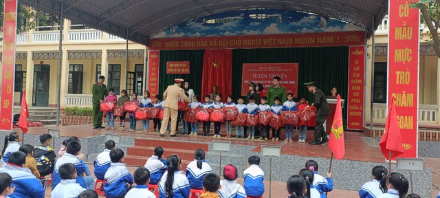 Thanh Hóa: Công an huyện Thọ Xuân bố trí lực lượng bảo đảm TTATGT và TTKS, xử lý vi phạm nổi cộm - Ảnh 2.