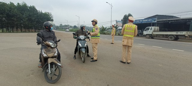 Thanh Hóa: Công an huyện Thọ Xuân bố trí lực lượng bảo đảm TTATGT và TTKS, xử lý vi phạm nổi cộm - Ảnh 3.