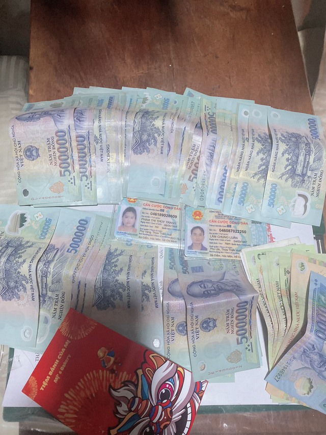 Nhân viên đường sắt trả lại hành khách gần 40 triệu đồng bỏ quên trên tàu - Ảnh 1.