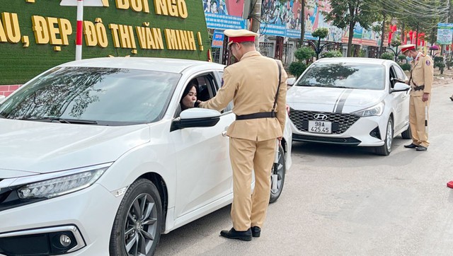 Bắc Giang: Xử phạt 348 trường hợp vi phạm giao thông trong dịp Tết - Ảnh 1.