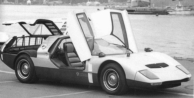 RX-500 - Chiếc xe phiên bản kỉ niệm 50 năm không “đụng hàng” của Mazda - Ảnh 2.