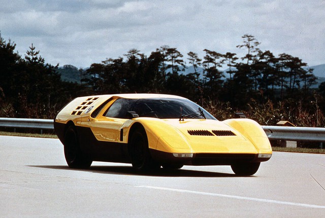 RX-500 - Chiếc xe phiên bản kỉ niệm 50 năm không “đụng hàng” của Mazda - Ảnh 1.