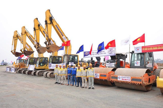 Bộ GTVT yêu cầu khẩn trương hoàn thành chọn thầu cao tốc Bắc - Nam giai đoạn 2 - Ảnh 1. Bộ GTVT yêu cầu khẩn trương hoàn thành chọn thầu cao tốc Bắc - Nam giai đoạn 2 - Ảnh 1.