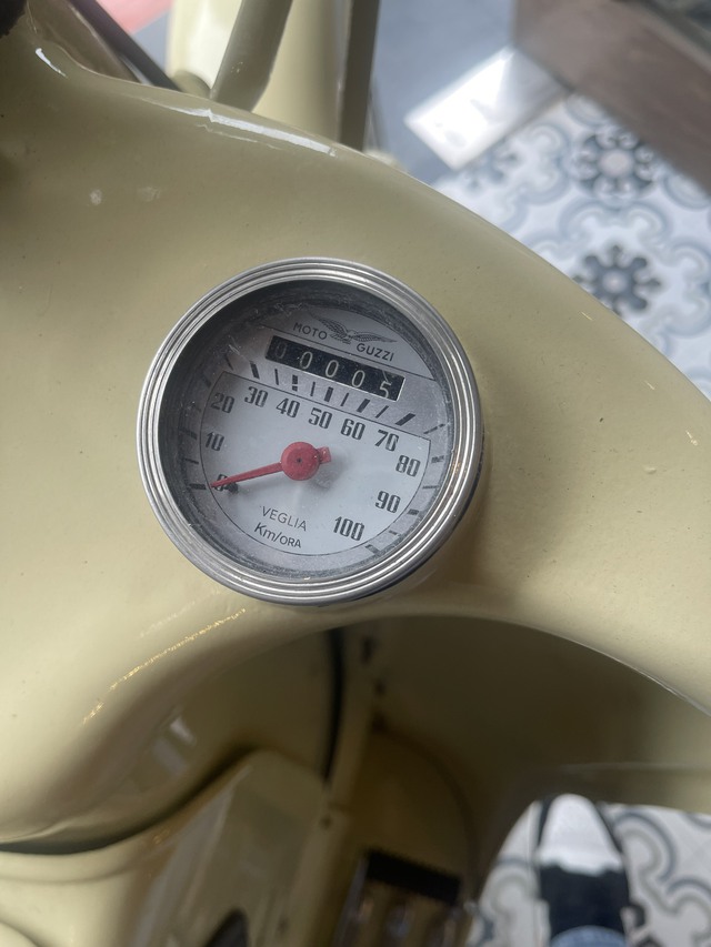 Ngắm xế cổ 67 tuổi - Guzzi galletto 192 không “đụng hàng” tại Việt Nam - Ảnh 6.