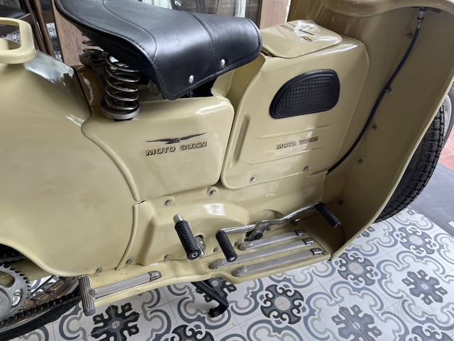 Ngắm xế cổ 67 tuổi - Guzzi galletto 192 không “đụng hàng” tại Việt Nam - Ảnh 4.