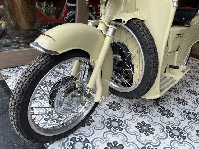 Ngắm xế cổ 67 tuổi - Guzzi galletto 192 không “đụng hàng” tại Việt Nam - Ảnh 7.