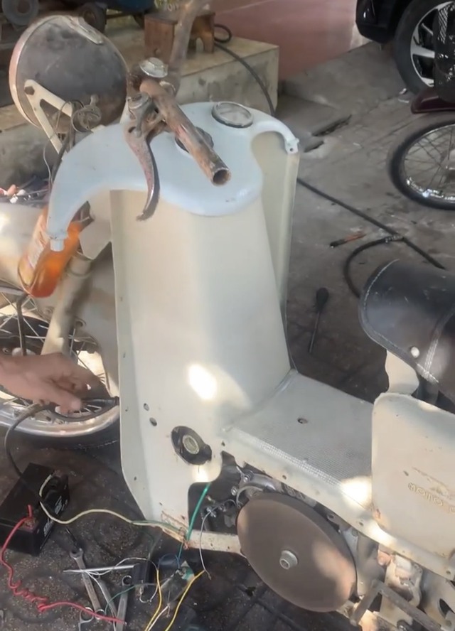 Ngắm xế cổ 67 tuổi - Guzzi galletto 192 không “đụng hàng” tại Việt Nam - Ảnh 2.