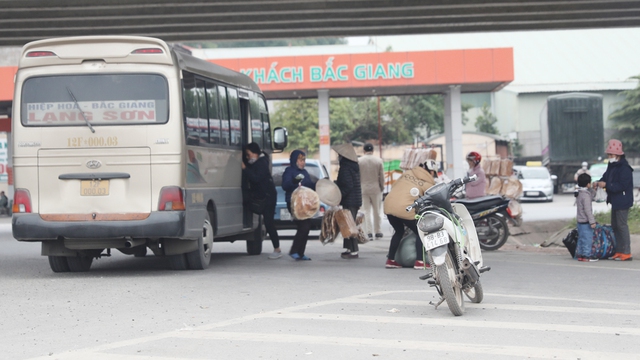 Bắc Giang: Chấn chỉnh tình trạng xe dù, bến cóc trong dịp Tết 2023 - Ảnh 1.