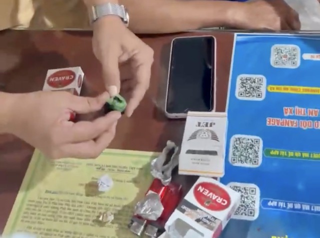 Kiểm tra xe quá tải, CSGT Đắk Lắk phát hiện tài xế sử dụng, tàng trữ ma túy - Ảnh 2.