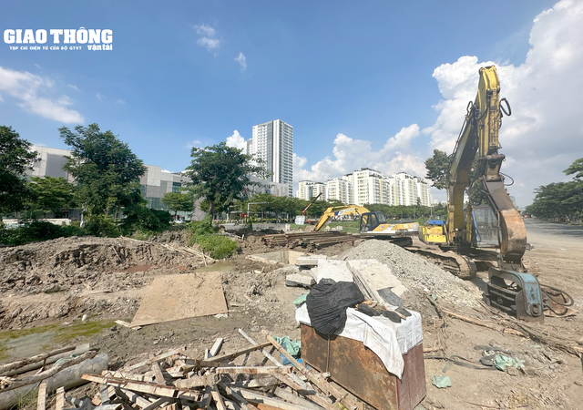 Dự án hầm chui Nguyễn Văn Linh hơn 830 tỷ đồng chậm tiến độ di dời hạ tầng kỹ thuật - Ảnh 3.