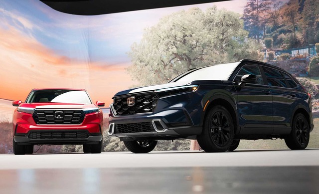 Mẫu crossover cỡ C Honda CR-V thế hệ mới chuẩn bị về Việt Nam. Thế giới xe tuần qua: Sức mua phục hồi, ô tô mới dồn dập ra mắt