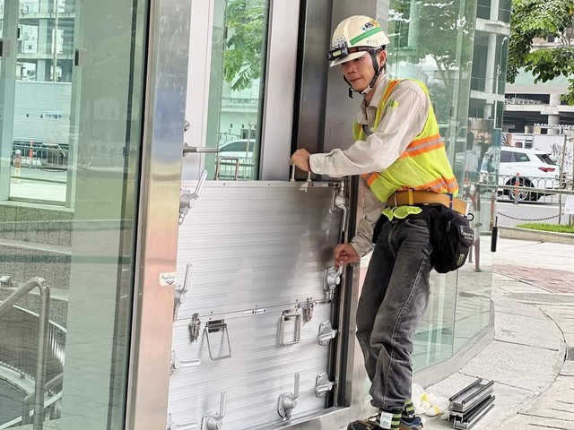 TP. HCM: Thử nghiệm tấm chắn ga ngầm metro số 1 ngăn mức lũ lịch sử 100 năm - Ảnh 2.