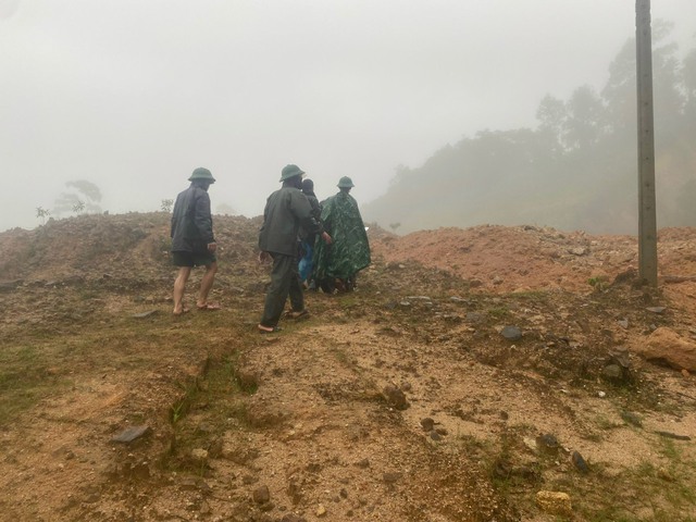 Cận cảnh sạt lở nghiêm trọng trên tuyến đường Hồ Chí Minh ở Thừa Thiên Huế - Ảnh 2. Cận cảnh sạt lở nghiêm trọng trên tuyến đường Hồ Chí Minh ở Thừa Thiên Huế - Ảnh 2.