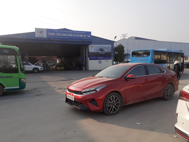 Nguy cơ tái diễn khủng hoảng ùn tắc đăng kiểm tại 31 tỉnh, thành - Ảnh 1.