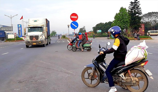 Xử lý bất cập về tổ chức giao thông trên Quốc lộ 10 - Ảnh 1.