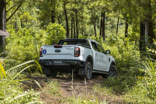 Những mẫu xe bán tải như Ford Ranger luôn là lựa chọn tối ưu cho các hành trình off-road. 9 mẹo lái xe off-road chinh phục mọi địa hình