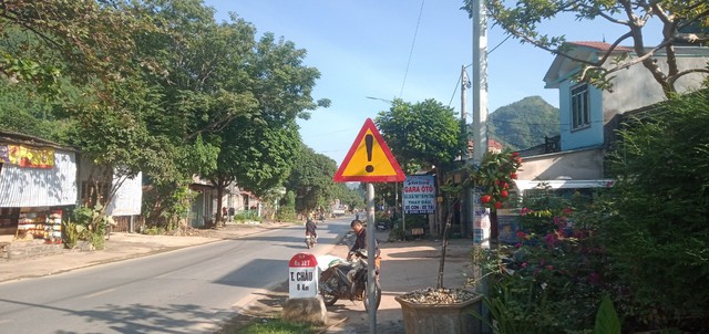 Rà soát biển báo không hợp lý - Ảnh 1.