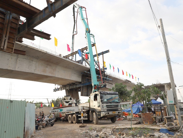 TP. HCM hợp long cầu Nam Lý hơn 900 tỷ đồng - Ảnh 1.