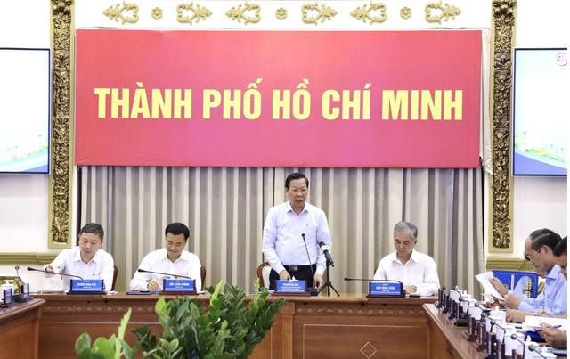 Chủ tịch UBND TP. HCM "Xử lý xe khách Thành Bưởi không có vùng cấm" - Ảnh 1. Chủ tịch UBND TP. HCM "Xử lý xe khách Thành Bưởi không có vùng cấm" - Ảnh 1.