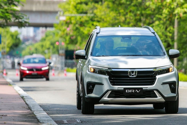 Người tiêu dùng mua mẫu xe MPV Honda BR-V trong tháng 10/2023 được hỗ trợ 50 - 100% lệ phí trước bạ kèm thêm quà tặng từ đại lý. Thế giới xe tuần qua