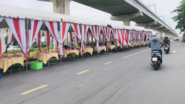 Lập biên bản xử phạt người dựng rạp cưới dọc tuyến metro Bến Thành - Suối Tiên - Ảnh 1.