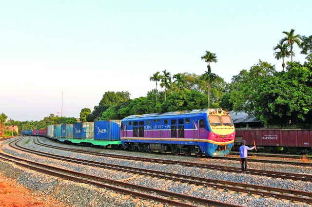 Bộ GTVT khuyến khích doanh nghiệp container hóa đường sắt, đường thủy- Ảnh 2.