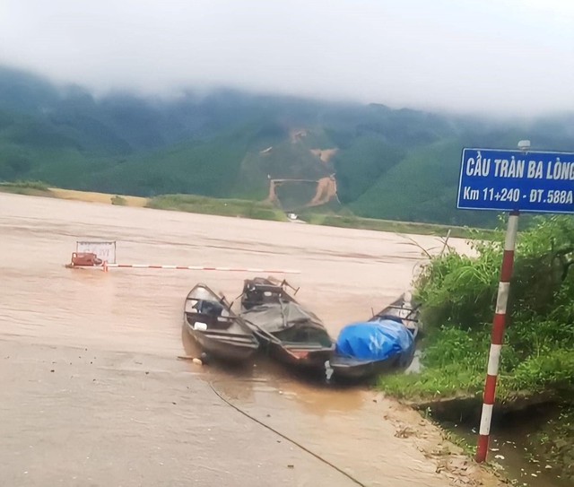 Mưa to khiến nhiều tuyến Quốc lộ, ngầm tràn ở Quảng Nam, Quảng Trị ngập sâu- Ảnh 3.