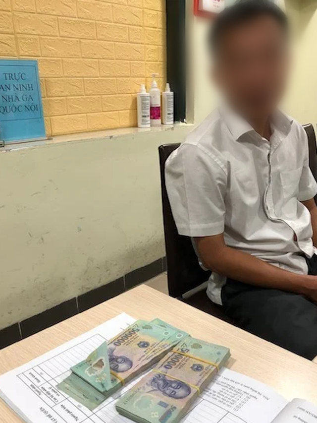 Hành trình tìm lại chiếc balo màu đen chứa 100 triệu đồng thất lạc ở sân bay Nội Bài- Ảnh 2.