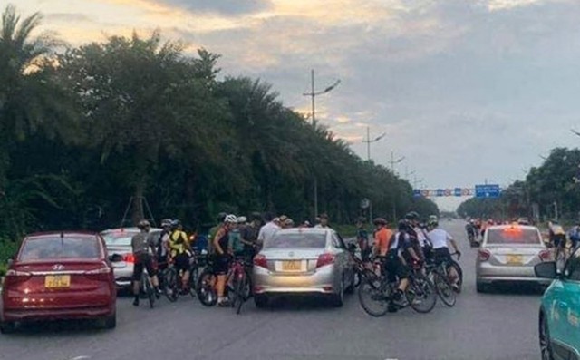 Giải pháp nào ngăn xe đạp vào tuyến đường Nhật Tân - Nội Bài?- Ảnh 1.