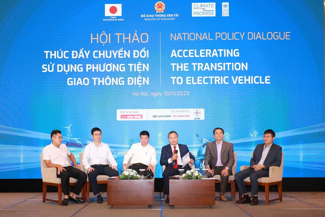 Hội thảo được tổ chức nhằm tìm kiếm những giải pháp hữu hiệu cho mục tiêu chuyển đổi xe điện.  Thế giới xe tuần qua: Thị trường ô tô tiếp tục đìu hiu, xe Hàn áp đảo Top bán chạy