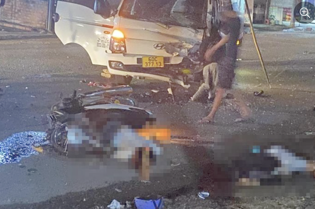 Đồng Nai: Xe máy va chạm với xe tải, 4 người thương vong - Ảnh 1.