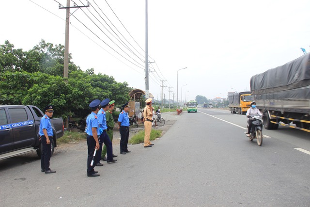 Đồng Nai lập đoàn chuyên ngành tổng kiểm tra xe khách- Ảnh 1. Đồng Nai lập đoàn chuyên ngành tổng kiểm tra xe khách- Ảnh 1.